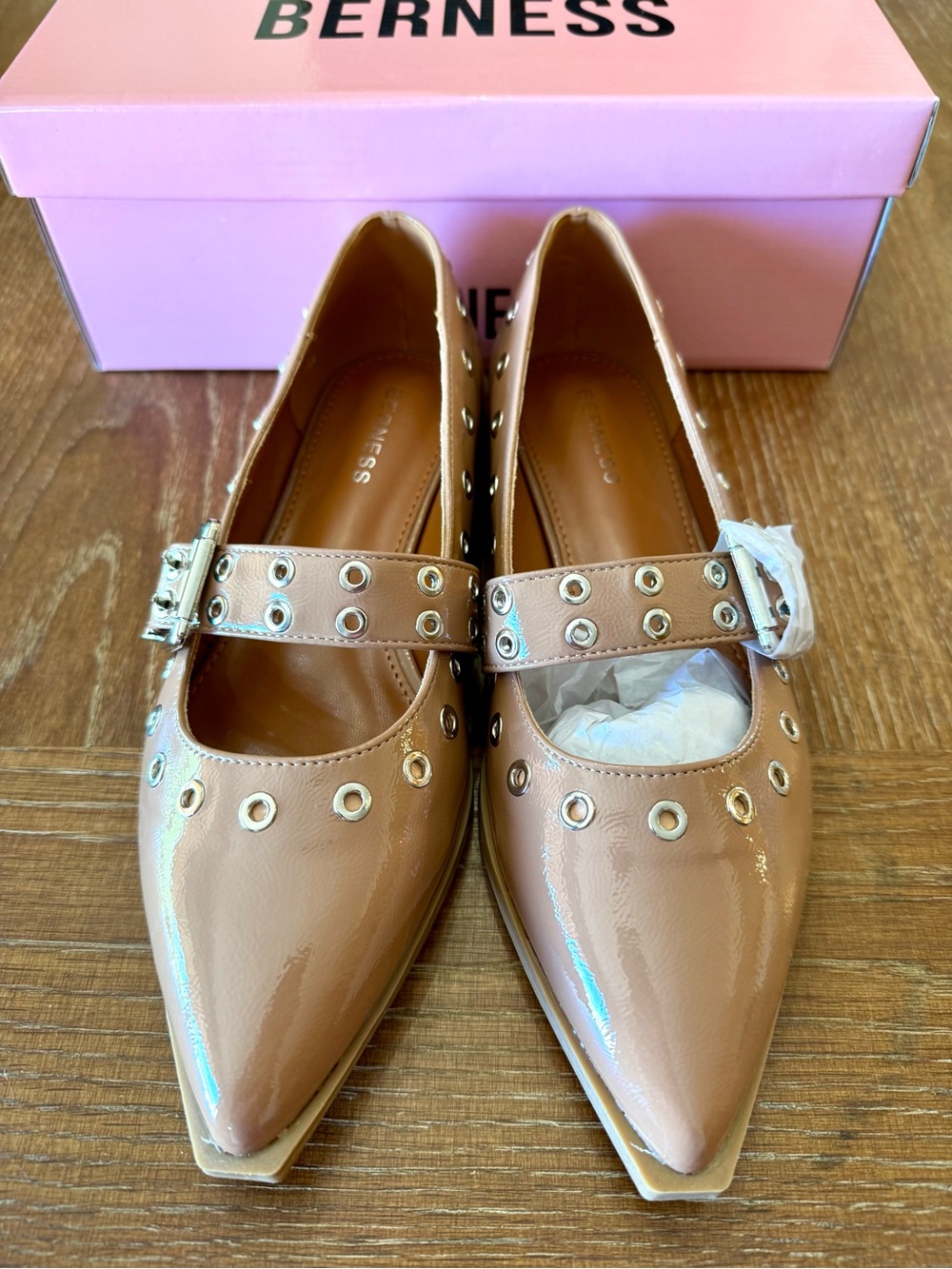 NWT beige Berness Astra Grommet Mary
Jane flat 8.5 (marked 8, runs big) - Picture 5 of 13